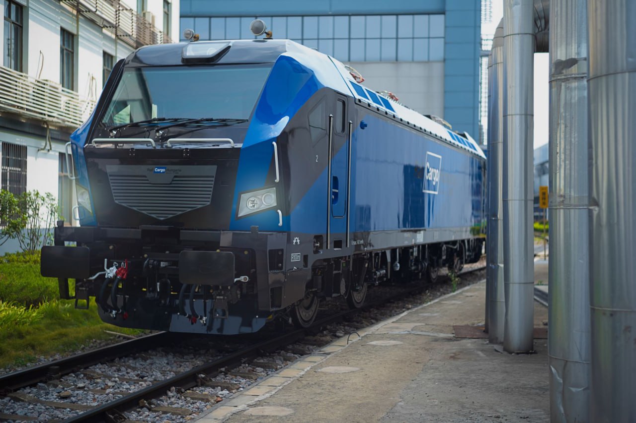 В Венгрии испытали аккумуляторный режим магистрального электровоза CRRC