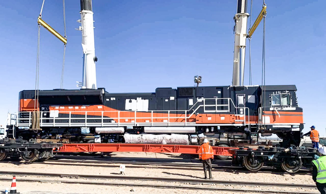 Четыре новых локомотива из США прибыли в Монголию