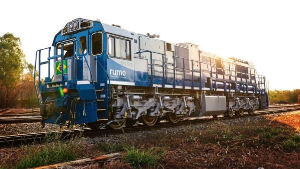 CN протестирует первый дизель-аккумуляторный магистральный локомотив в Северной Америке 