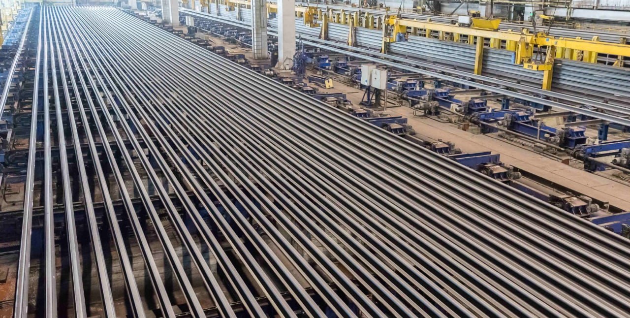 ЕВРАЗ ЗСМК отгрузил 28 тысяч тонн рельсов для ВСМ