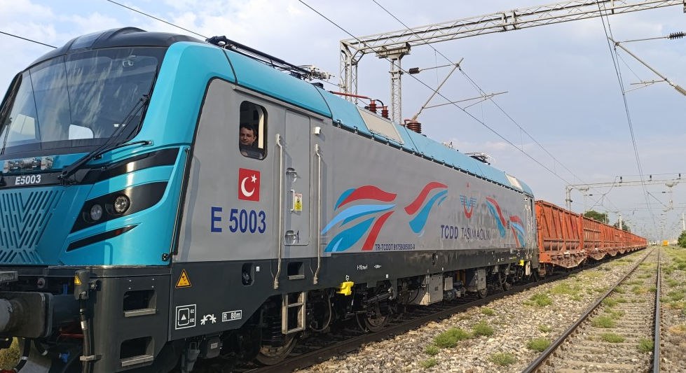 Турецкий локомотив серии Е5000 совершил первый коммерческий рейс 