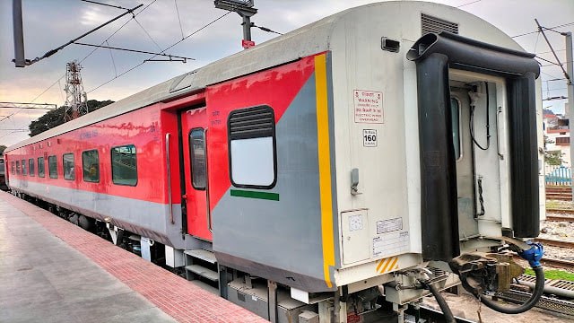Индия обновляет пассажирские вагоны поездов дальнего следования 