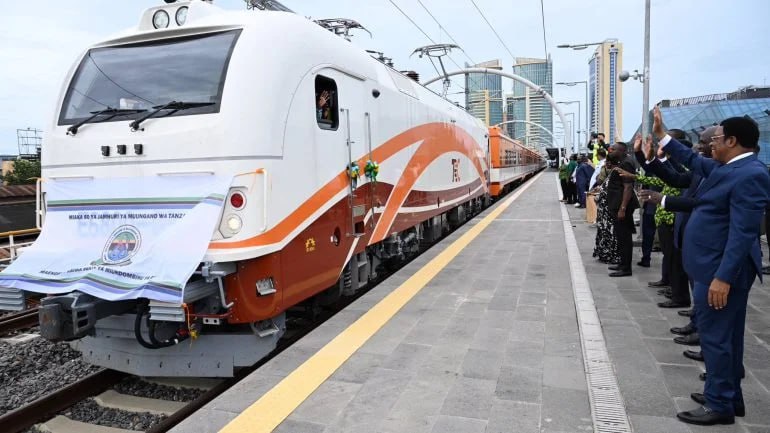 В Танзании запустили первый пассажирский состав с локомотивами Hyundai Rotem европейской колеи