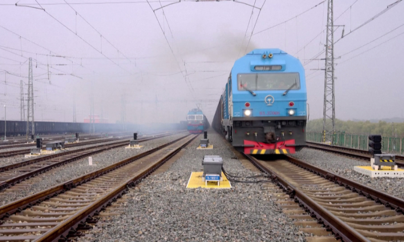 В Китае испытали виртуальную сцепку 7 составов с грузом в 35 тысяч тонн