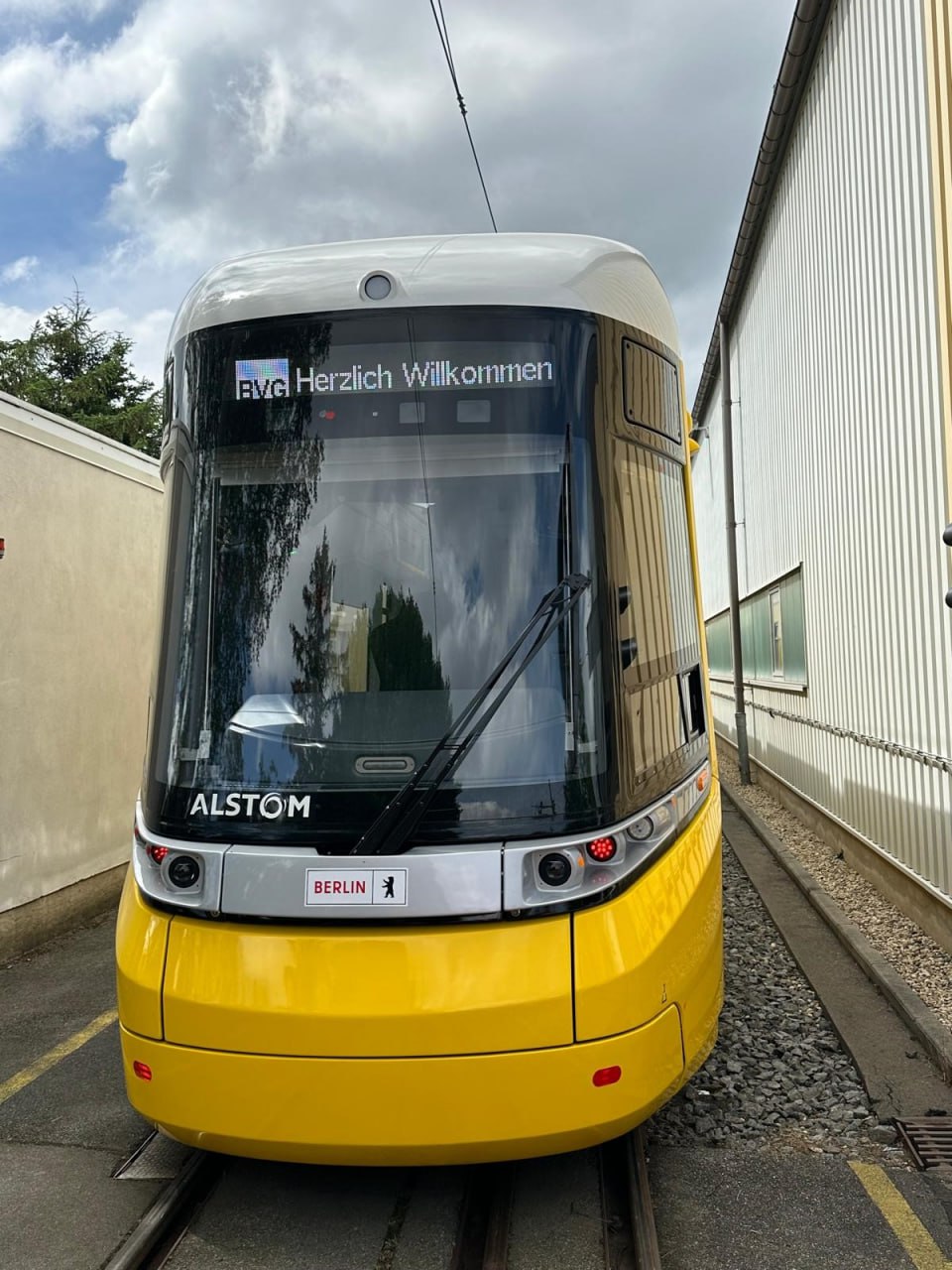 BVG представил девятисекционный трамвай Flexity Urbanliner для Берлина