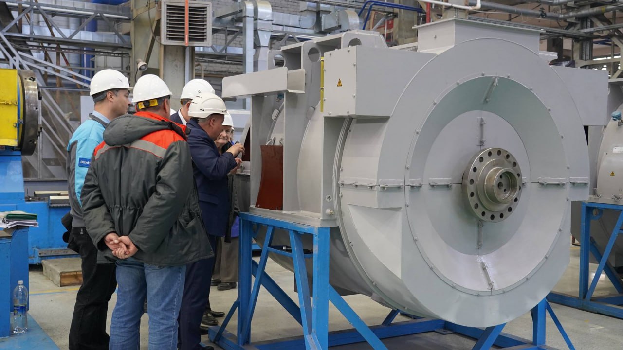 Тяговый синхронный агрегат АТ2С-2800/650 прошел приемочные испытания