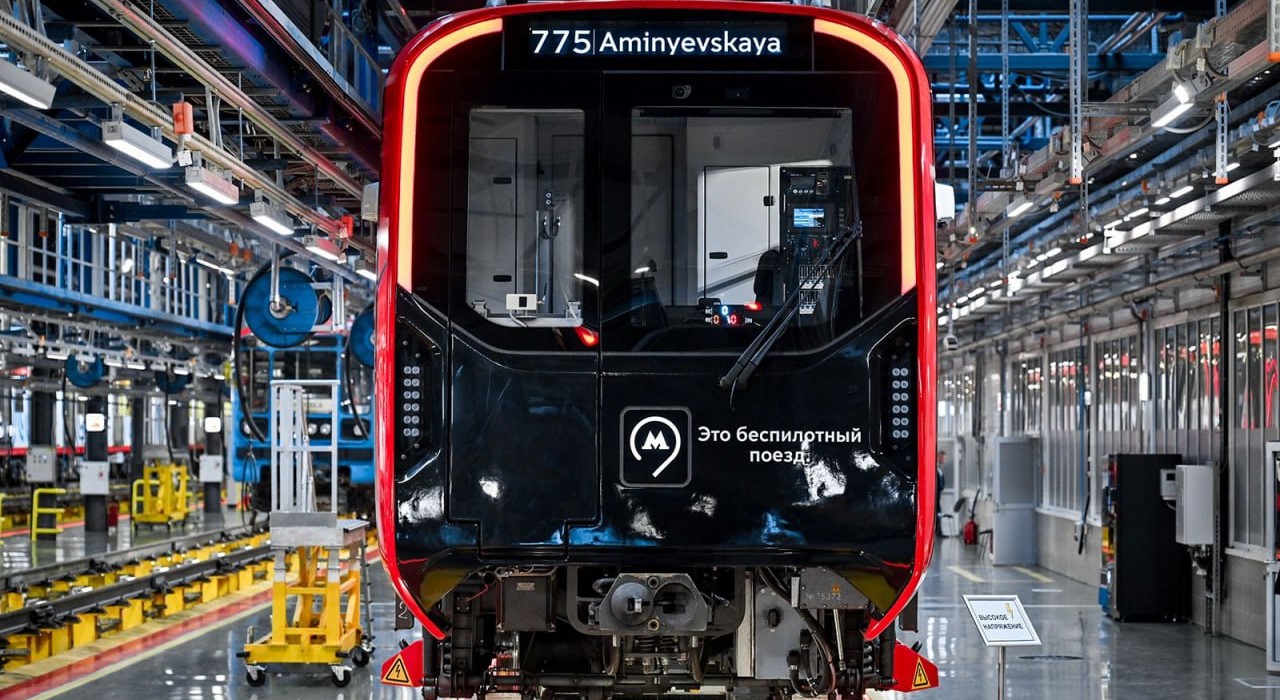 Путин дал старт испытаниям первого беспилотного поезда метро